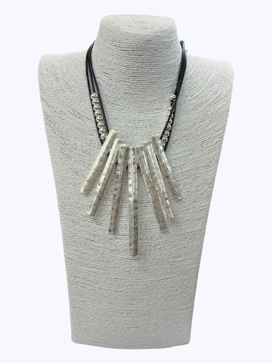 Hammered Silver Bar Short Necklace