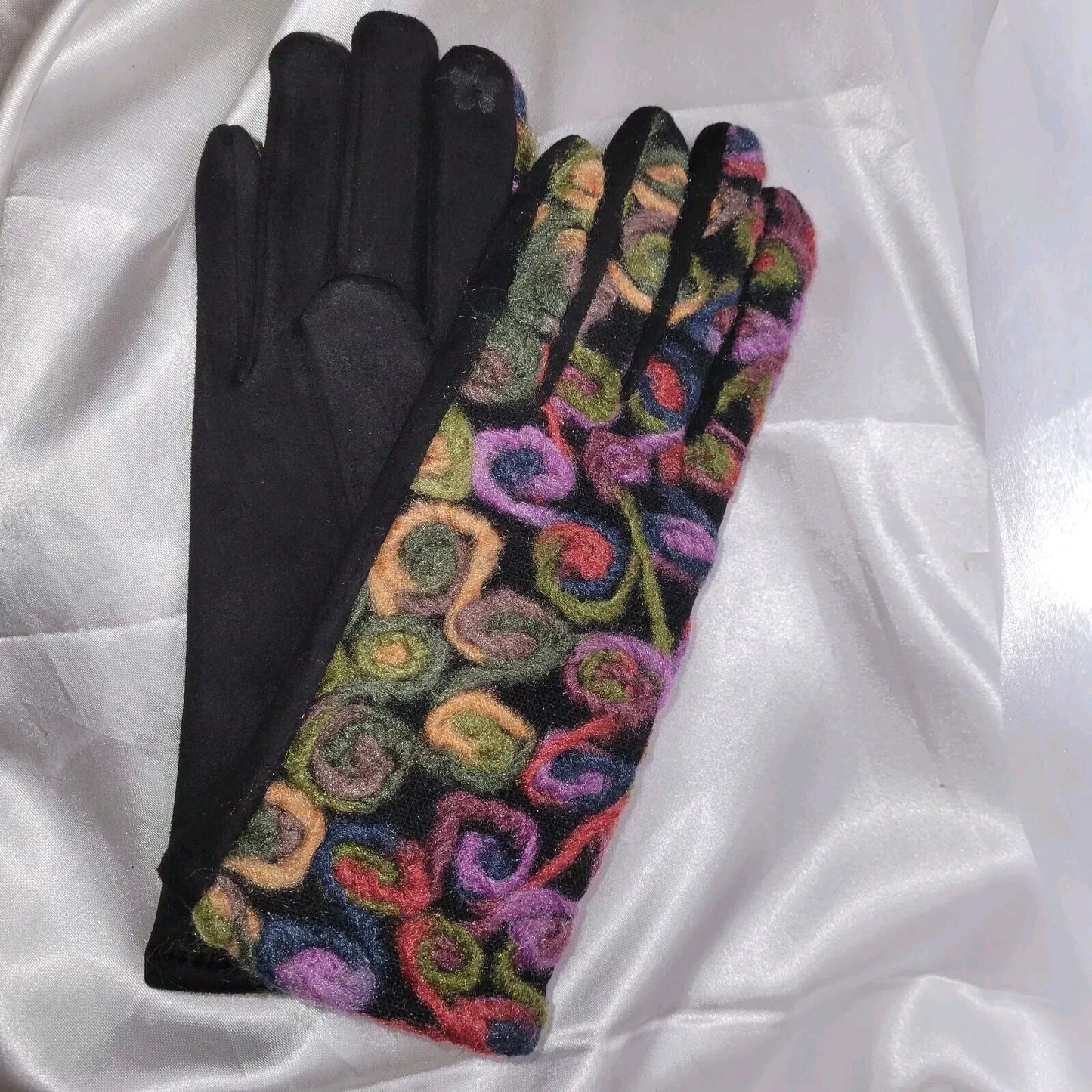 Abstract Swirl Yarn Embroidered Smart Touch Winter Gloves
